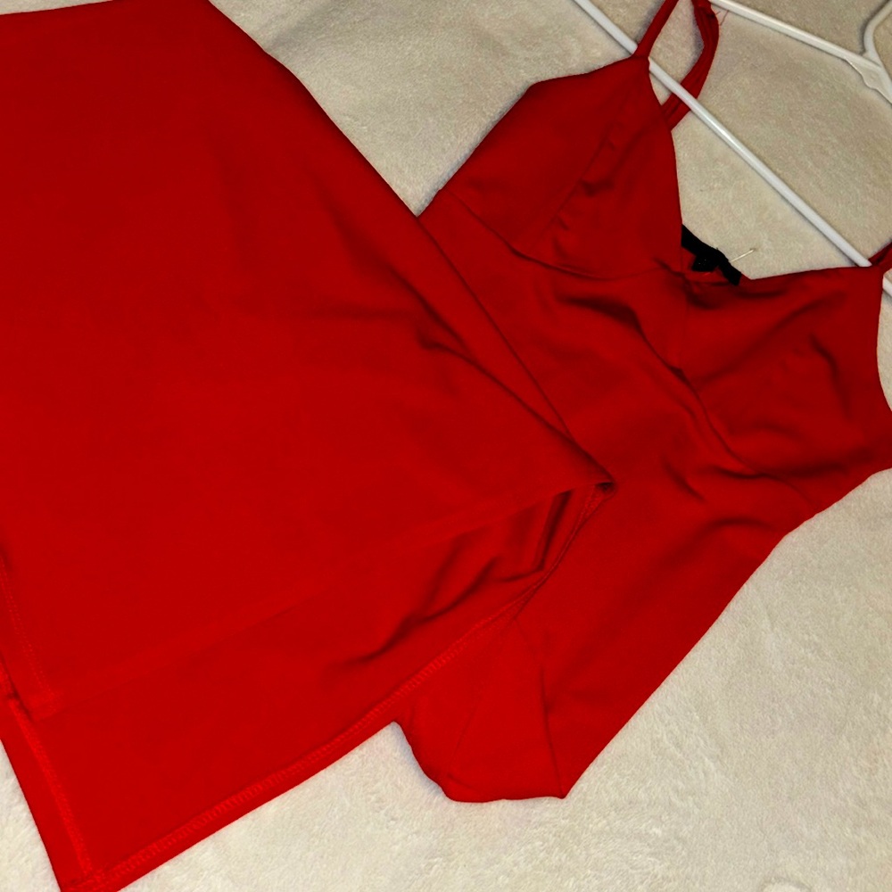 *** item has never been worn, size medium, stretchy and the best fabric!! Red!